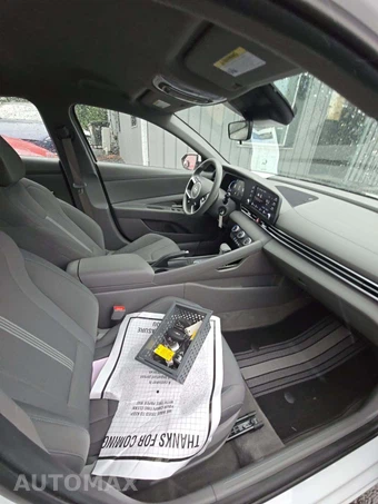 2024 Hyundai Elantra SE - miniatura 18