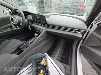 2024 Hyundai Elantra SE - miniatura 19