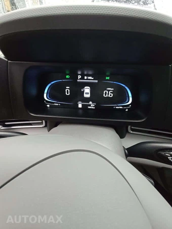2024 Hyundai Elantra SE - miniatura 9