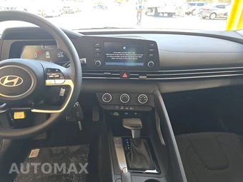 2024 Hyundai Elantra SE - miniatura 11