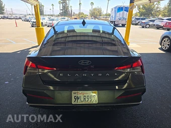 2024 Hyundai Elantra SE - miniatura 5