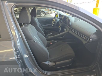 2024 Hyundai Elantra SE - miniatura 8