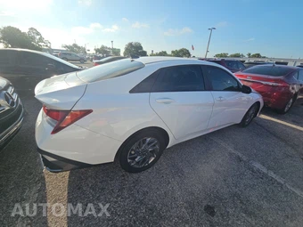 2024 Hyundai Elantra SEL – miniatura 4