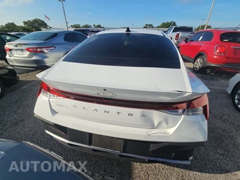 2024 Hyundai Elantra SEL – miniatura 5