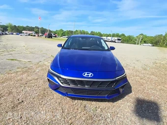 2024 Hyundai Elantra SEL - miniatura 2