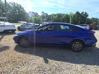 2024 Hyundai Elantra SEL - miniatura 3
