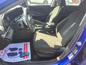 2024 Hyundai Elantra SEL - miniatura 7