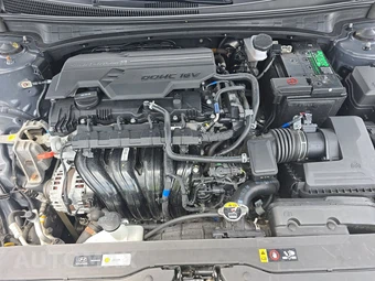 2024 Hyundai Elantra SEL - miniatura 15