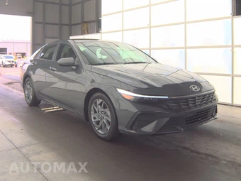 2024 Hyundai Elantra SEL - miniatura 3
