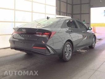 2024 Hyundai Elantra SEL - miniatura 4