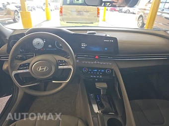 2024 Hyundai Elantra SEL - miniatura 11