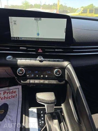 2024 Hyundai Elantra SEL - miniatura 10