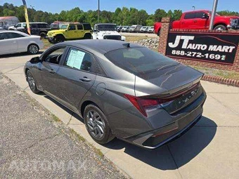 2024 Hyundai Elantra SEL - miniatura 2