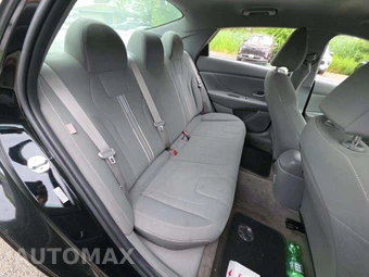 2024 Hyundai Elantra SEL - miniatura 16