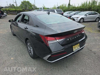 2024 Hyundai Elantra SEL - miniatura 2