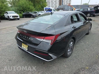 2024 Hyundai Elantra SEL - miniatura 3