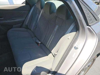 2024 Hyundai Elantra SEL - miniatura 13