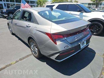 2024 Hyundai Elantra SEL - miniatura 2