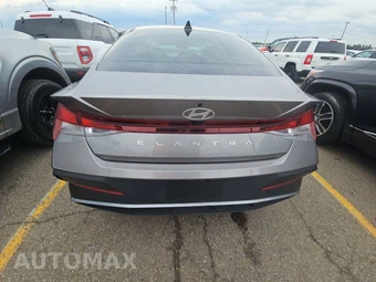 2024 Hyundai Elantra SEL – miniatura 16