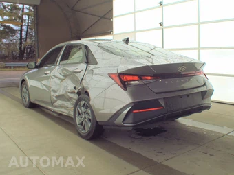 2024 Hyundai Elantra SEL – miniatura 6
