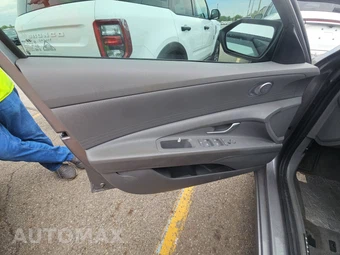 2024 Hyundai Elantra SEL – miniatura 9