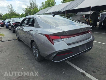 2024 Hyundai Elantra SEL – miniatura 2