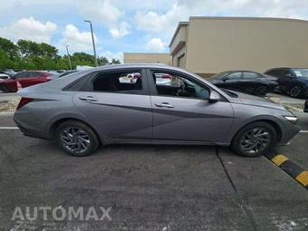 2024 Hyundai Elantra SEL – miniatura 4