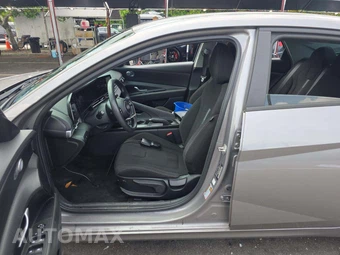 2024 Hyundai Elantra SEL – miniatura 6