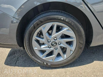 2024 Hyundai Elantra SEL - miniatura 10