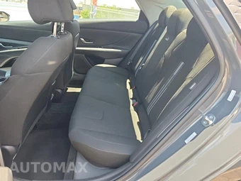 2024 Hyundai Elantra SEL - miniatura 16