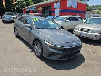 2024 Hyundai Elantra SEL - miniatura 3