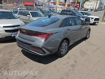 2024 Hyundai Elantra SEL - miniatura 4