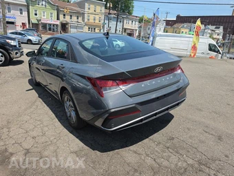 2024 Hyundai Elantra SEL - miniatura 6