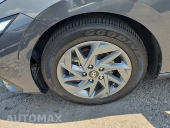 2024 Hyundai Elantra SEL - miniatura 8