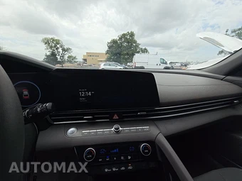 2024 Hyundai Elantra SEL - miniatura 11