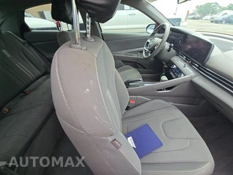 2024 Hyundai Elantra SEL - miniatura 8