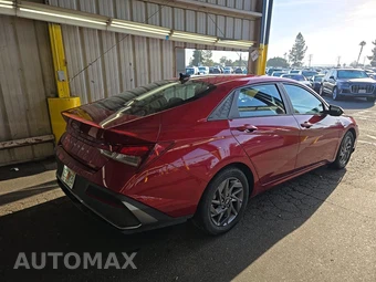 2024 Hyundai Elantra SEL - miniatura 4