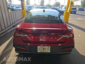 2024 Hyundai Elantra SEL - miniatura 5