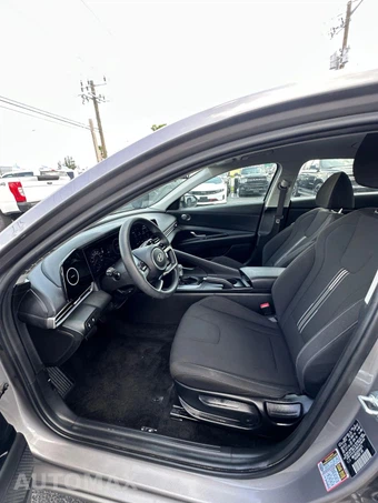 2024 Hyundai Elantra SEL - miniatura 6