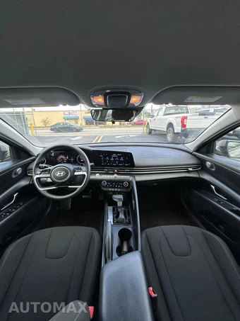 2024 Hyundai Elantra SEL - miniatura 7