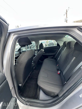 2024 Hyundai Elantra SEL - miniatura 8