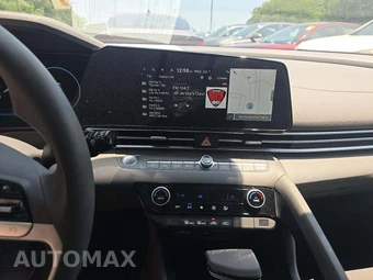2024 Hyundai Elantra SEL - miniatura 10