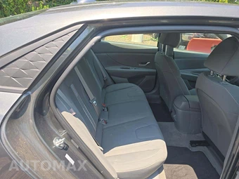 2024 Hyundai Elantra SEL - miniatura 16