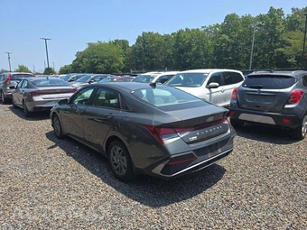 2024 Hyundai Elantra SEL - miniatura 2