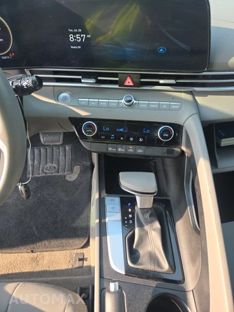 2024 Hyundai Elantra SEL - miniatura 11