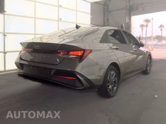 2024 Hyundai Elantra SEL - miniatura 4