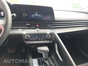 2024 Hyundai Elantra SEL - miniatura 10