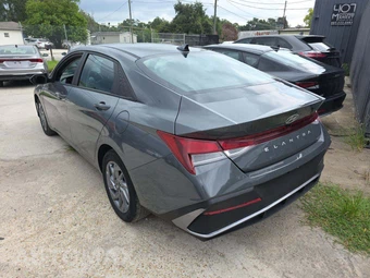 2024 Hyundai Elantra SEL - miniatura 2