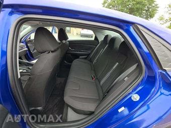 2024 Hyundai Elantra SEL - miniatura 10