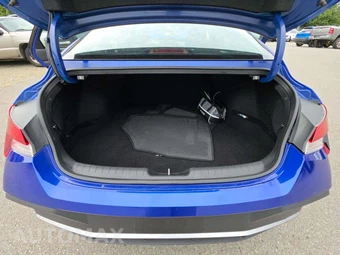 2024 Hyundai Elantra SEL - miniatura 11
